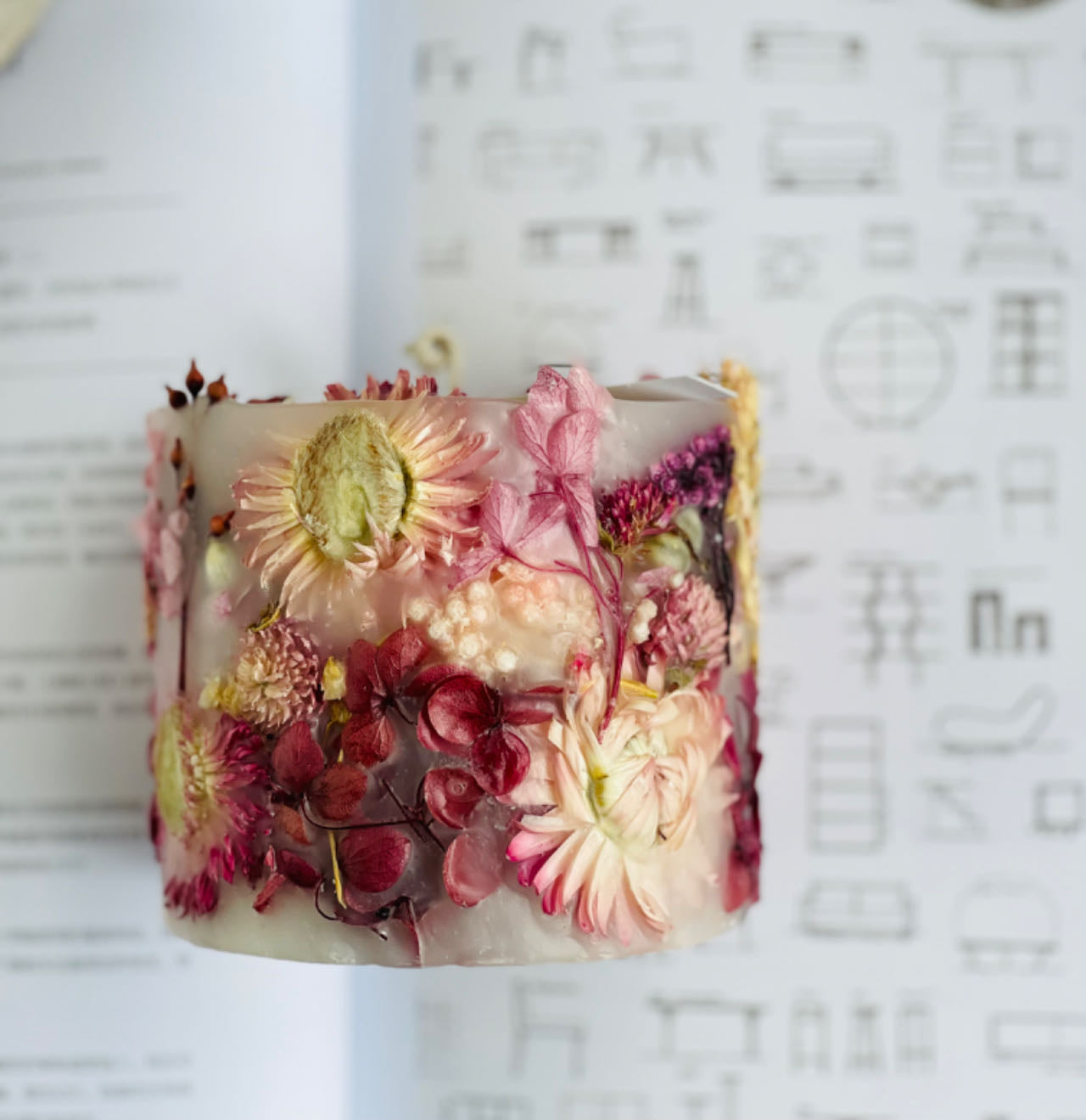 Handmade Purple Botanical Art Scented Candle for Wedding,Gift,Home Decor-19 oz 68 Hours Long Burning Time