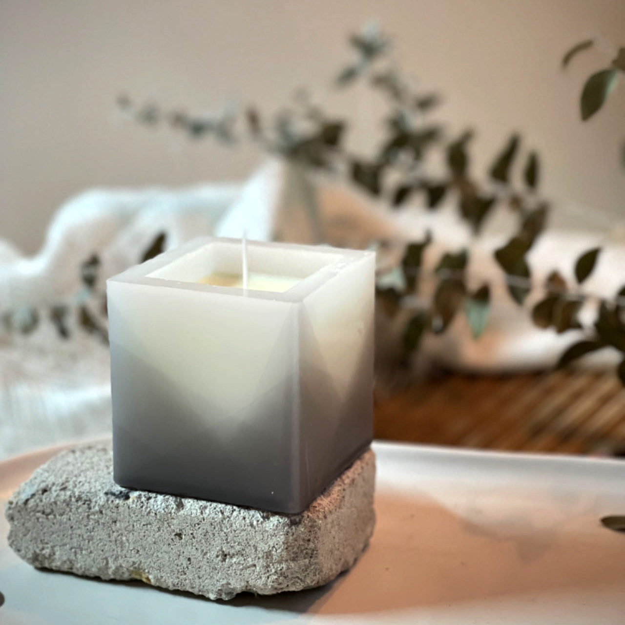 Handmade Shelled Distant Mountain Pattern Scented Art Candle for Yoga,Home Decor,Gift 9-12 oz,25-32 Hours