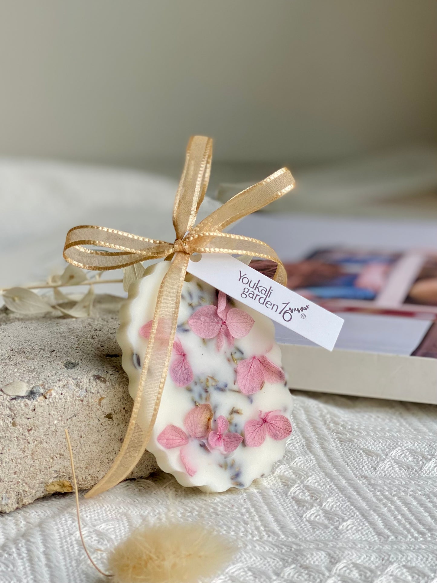 The Botanical Wax Sachet